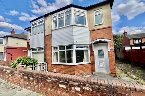 3 bedroom house to rent, Longroyd Grove, LS11