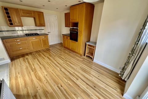 3 bedroom house to rent, Longroyd Grove, LS11