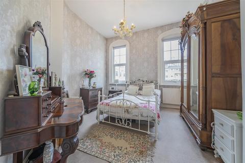 2 bedroom apartment for sale, Beach Road, Westgate-On-Sea