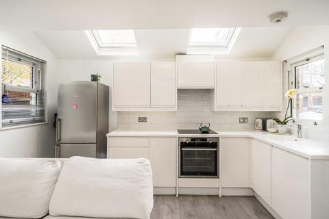 2 bedroom flat for sale, Prairie Street, London SW8