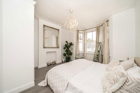 2 bedroom flat for sale, Prairie Street, London SW8