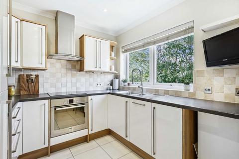 2 bedroom flat to rent, St. John's Avenue, London SW15