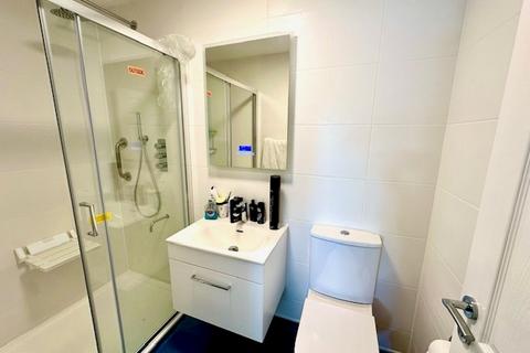 4 bedroom property for sale, Regents Close, London UB4