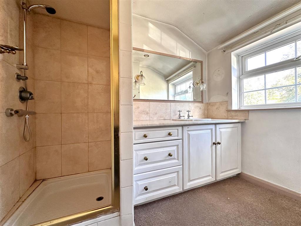 First Floor Shower Room 781