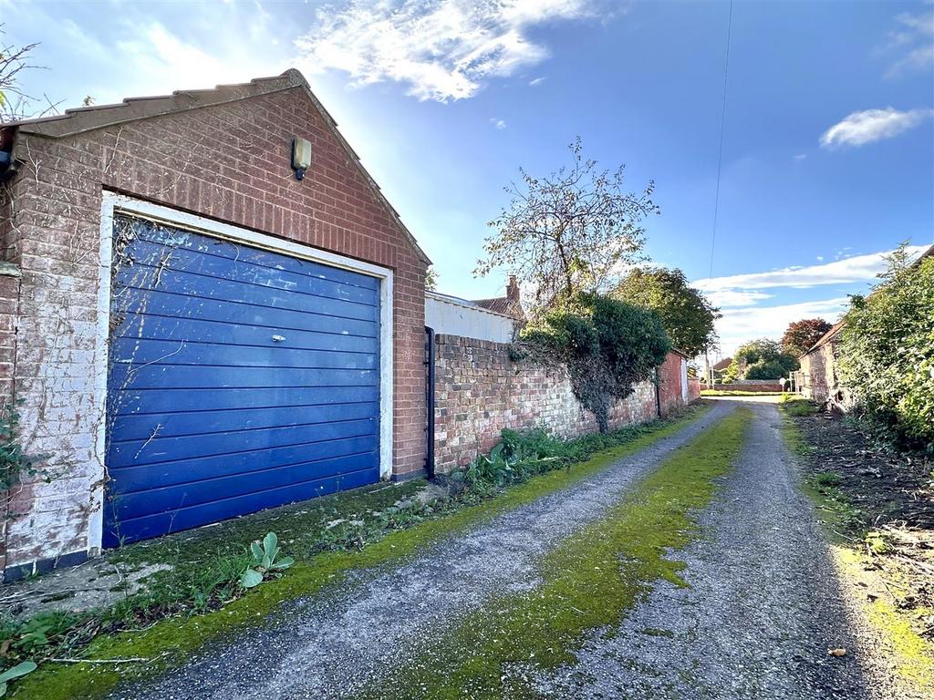 Non-Estate Position &amp; Garage 830