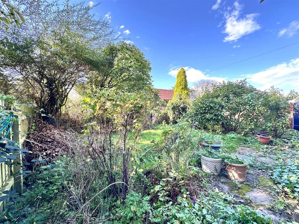 Established Private Garden 800