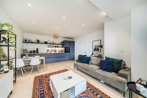2 bedroom flat for sale, Balham High Road, London SW17