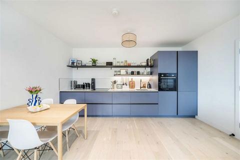 2 bedroom flat for sale, Balham High Road, London SW17