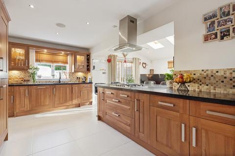 4 bedroom detached house for sale, Tobermory Gardens, Airdrie