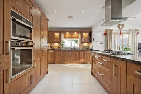 4 bedroom detached house for sale, Tobermory Gardens, Airdrie