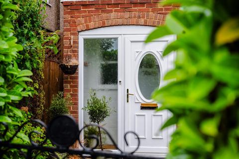 4 bedroom end of terrace house to rent, Sandlands Road, Walton On The Hill