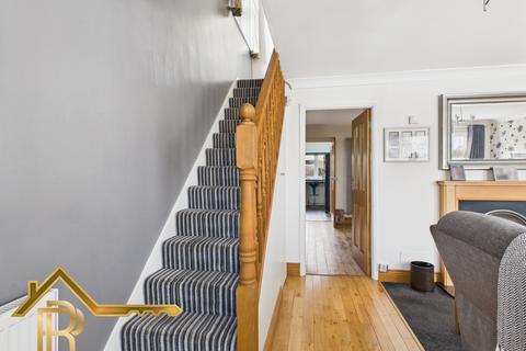 4 bedroom semi-detached house for sale, Carisbrooke Close, Hornchurch, Essex, RM11