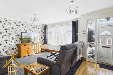 4 bedroom semi-detached house for sale, Carisbrooke Close, Hornchurch, Essex, RM11