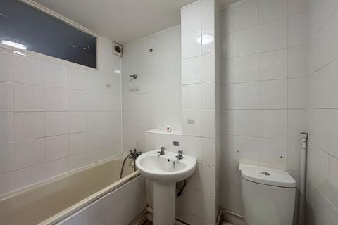 2 bedroom flat for sale, 301 Gurney Close, Barking, Essex, IG11 8LD