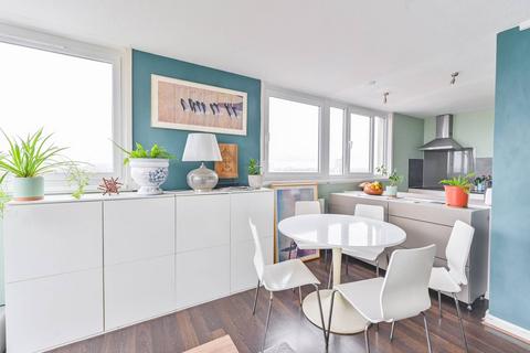 2 bedroom flat for sale, Macey House, Battersea Park, London, SW11