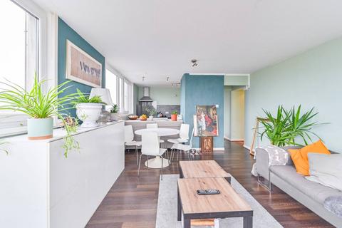 2 bedroom flat for sale, Macey House, Battersea Park, London, SW11