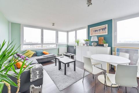 2 bedroom flat for sale, Macey House, Battersea Park, London, SW11