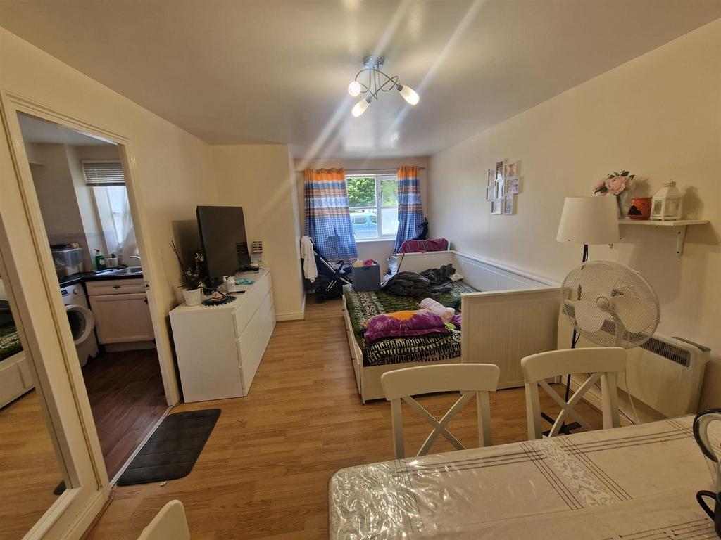 LIVING ROOM.jpeg