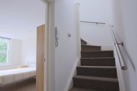 2 bedroom flat to rent, London NW5