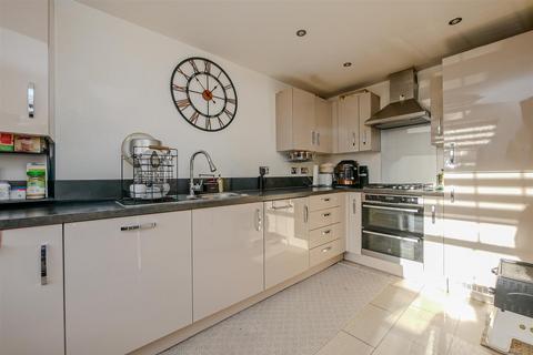 4 bedroom semi-detached house to rent, Bramble Lane, Didcot OX11