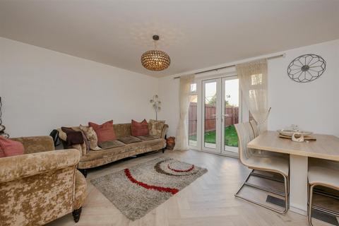 4 bedroom semi-detached house to rent, Bramble Lane, Didcot OX11