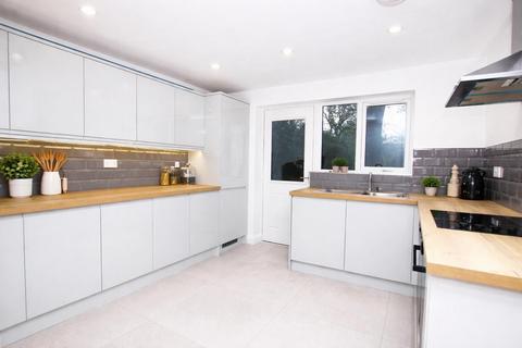 2 bedroom semi-detached house to rent, Meadow Bank, Penwortham, Preston