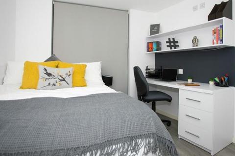 Studio to rent, Popes Lane