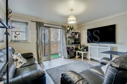 1 bedroom flat for sale, Hillside, London, NW10