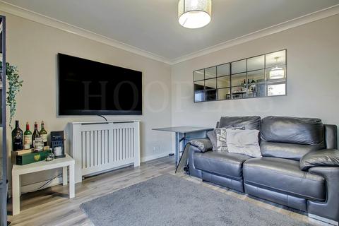 1 bedroom flat for sale, Hillside, London, NW10