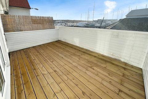 2 bedroom house to rent, The Arcade, Cowes, PO31