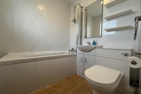 2 bedroom maisonette to rent, Allectus Way, CM8