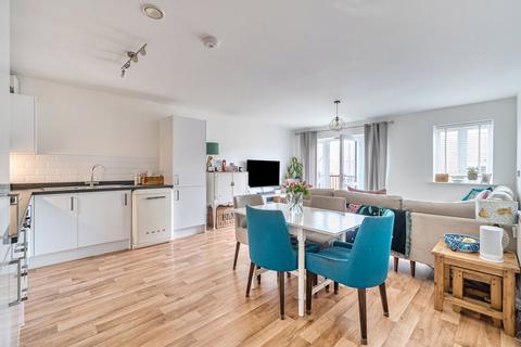 2 bedroom flat for sale, Alderson Grove, Hersham, Surrey, KT12