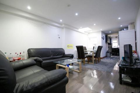 5 bedroom terraced house to rent, Dawlish Road, Birmingham B29