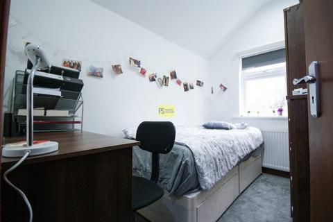 5 bedroom terraced house to rent, Dawlish Road, Birmingham B29