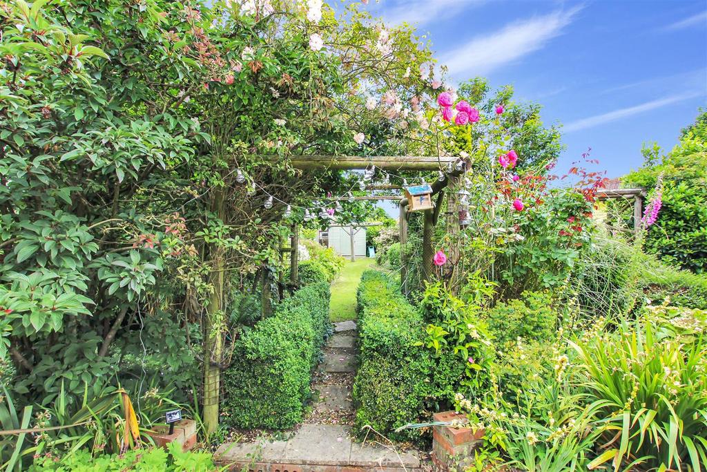 Rose Trellis.JPG