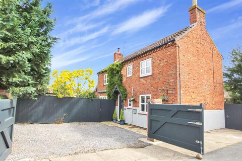 3 bedroom detached house for sale, Thornton Road, South Kelsey LN7