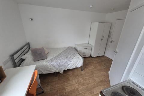 Studio to rent, BOURNEMOUTH STUDIO WITH BILLS