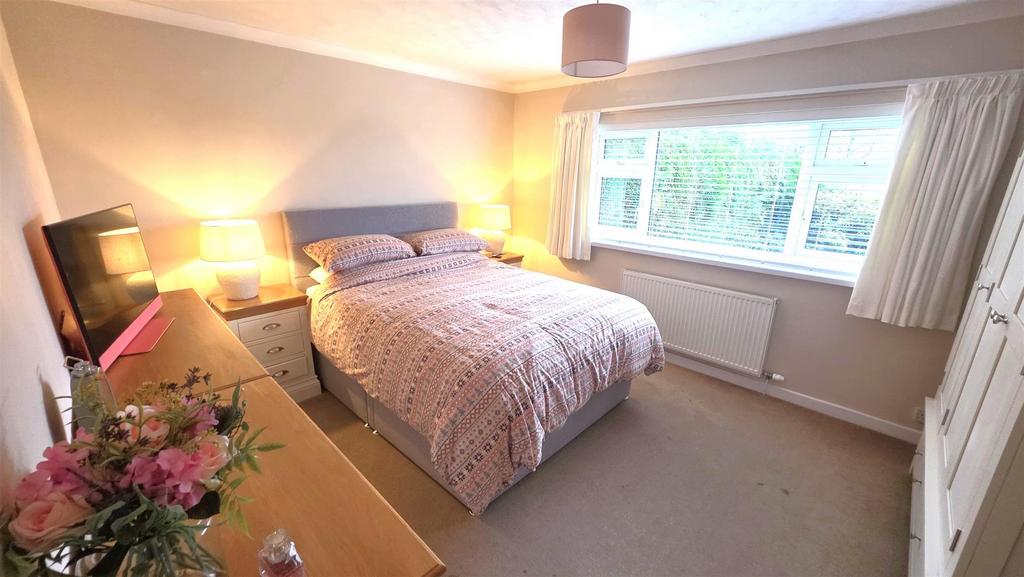 Bedroom 1.jpg
