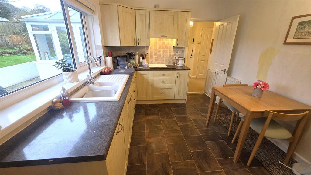 Kitchen (2).jpg