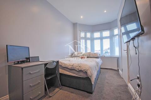 1 bedroom terraced house to rent, Hounslow, TW3