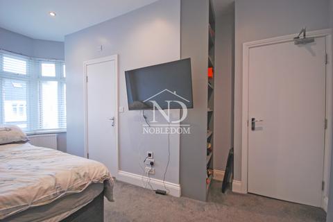 1 bedroom terraced house to rent, Hounslow, TW3