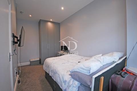 1 bedroom terraced house to rent, Hounslow, TW3