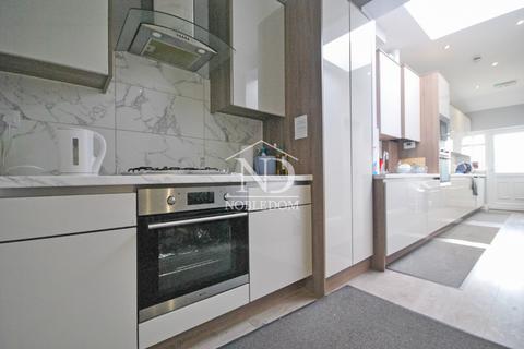 1 bedroom terraced house to rent, Hounslow, TW3