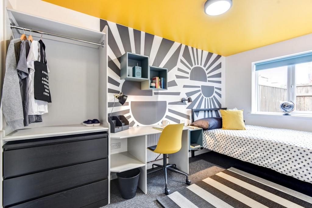 Bright, modern single bedroom with a study area...