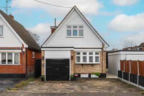 3 bedroom detached house for sale, Elm Grove, Hockley SS5