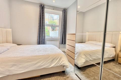 2 bedroom apartment for sale, Radnor Park Crescent, Kent CT19