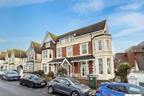3 bedroom apartment for sale, Eversley Road, Bexhill-on-Sea, TN40