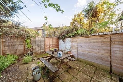 2 bedroom flat to rent, Putney Bridge Road, London, SW15