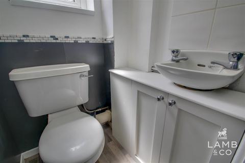 4 bedroom detached house to rent, Wistaria Place, Clacton-On-Sea CO16