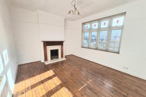 4 bedroom semi-detached house to rent, Hill Rise, Herts EN6